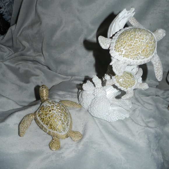 Sea Turtles on Coral Sculptured Art Décor Figurines White glass 9" NEW/NWT! - Picture 5 of 9
